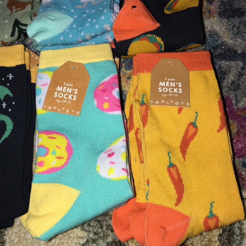 NWT Lot of Men’s Fun Print Socks 🧦 - Picture 2 of 12